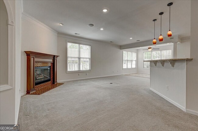 Building Photo - 1033 Pinehurst Dr