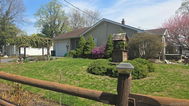 Building Photo - 10 S Nauraushaun Rd