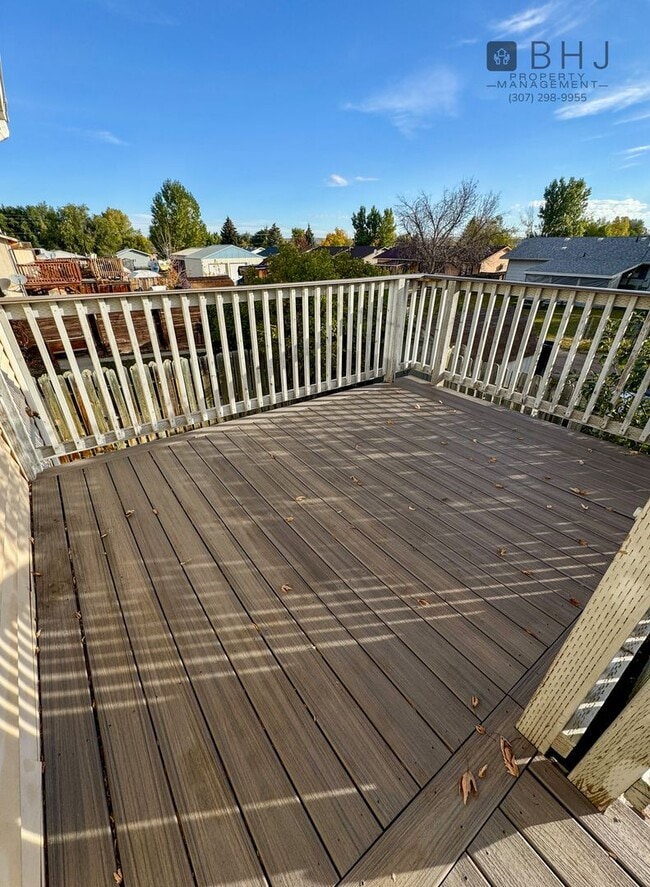 Building Photo - 3 Bedroom/ 1.5 Bath Townhouse for rent!