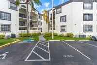 Building Photo - 9735 Fontainebleau Blvd