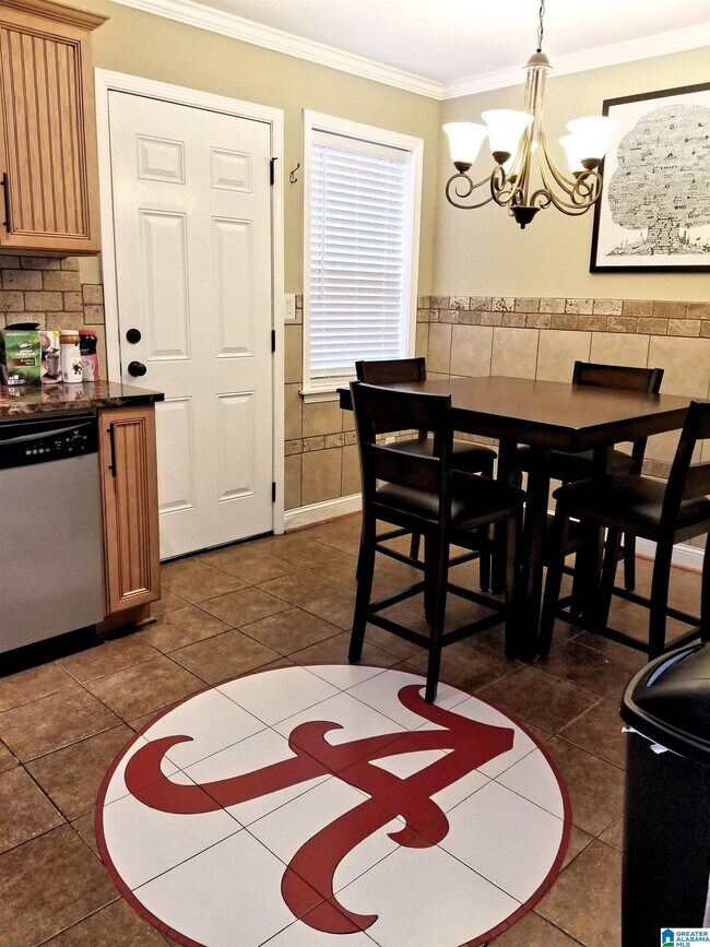 Building Photo - 1100 14th Ave