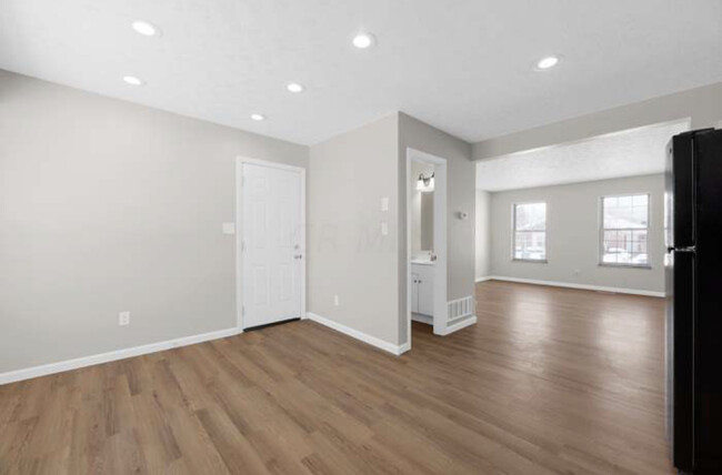 Building Photo - 2194 Rotunda Dr