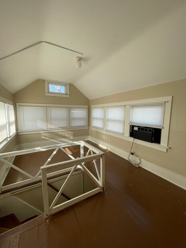 Building Photo - 1113 Constitution St