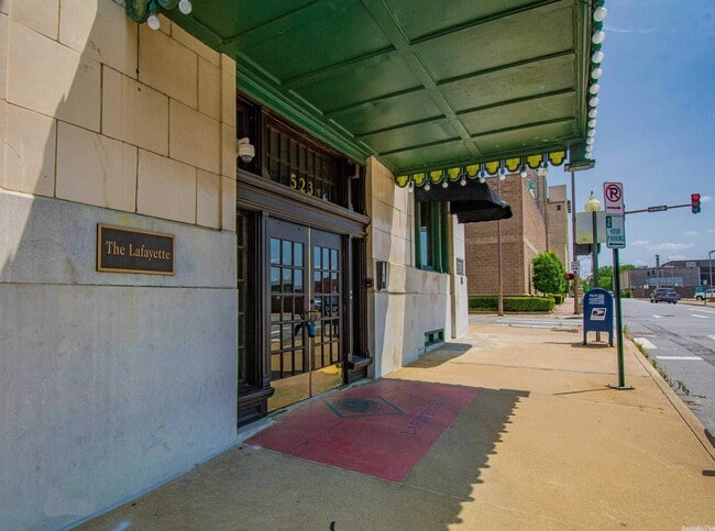 Building Photo - 523 S Louisiana St