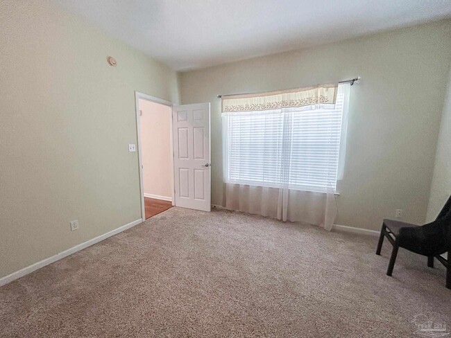 Building Photo - 1192 Longwood Dr