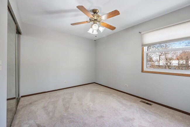 Building Photo - 5S710 Steeple Run Dr