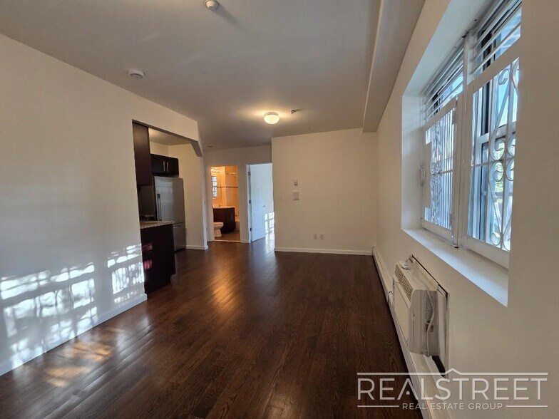 Building Photo - Beautiful renovated 1br Apartment