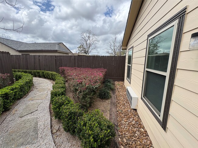 Building Photo - 6722 Underhill St