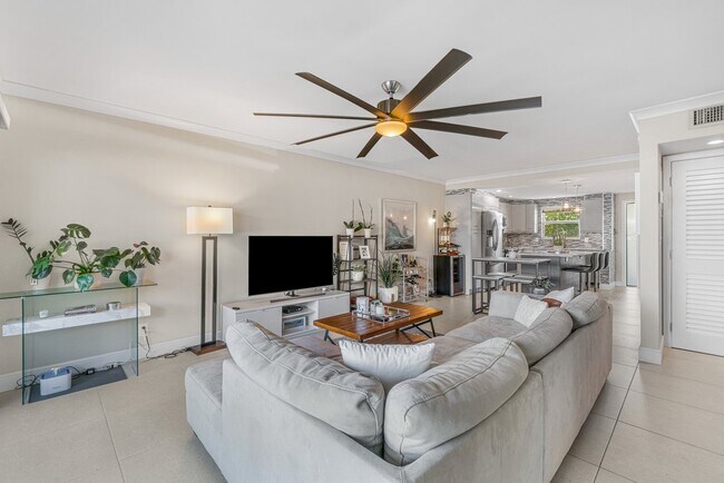 Building Photo - 2311 NE 36th St