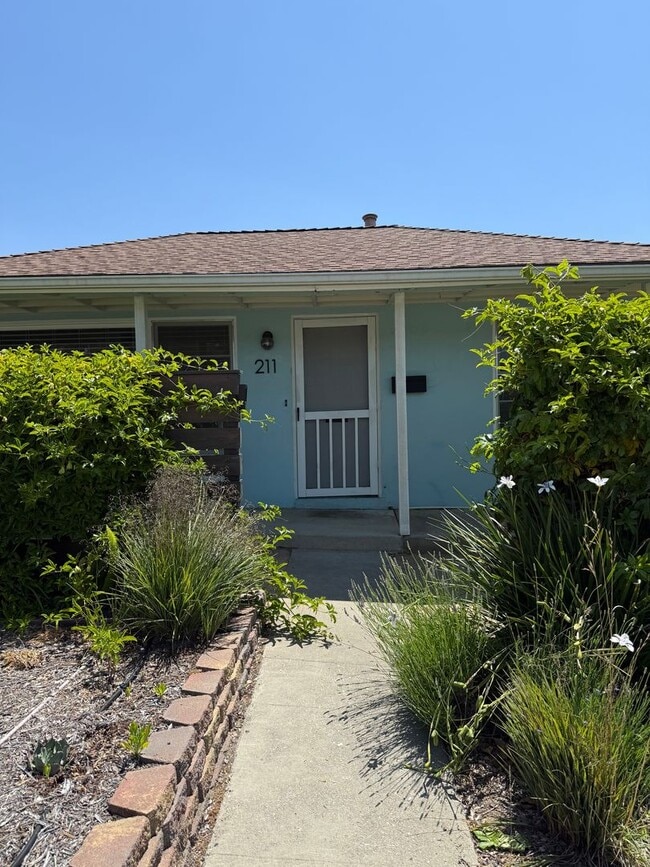 Building Photo - A very Close to Cal Poly Rental available!...