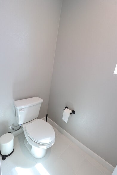 Building Photo - 2049 W Rosecrans Ave