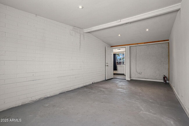 Building Photo - 1120 E Mission Ln
