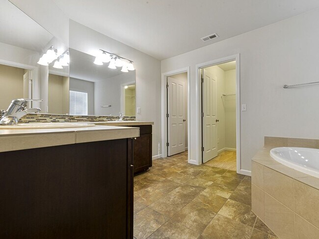 Building Photo - Application Approved - Stunning 4+ Bedroom 2.5 Bath Lea Hill, Auburn
