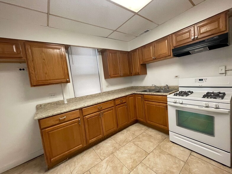 Building Photo - 7216 S Emerald Ave