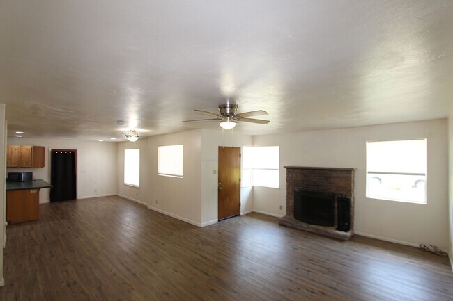 Building Photo - 3409 Pima Dr