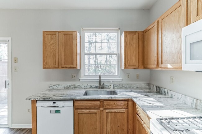 Building Photo - 487 Fort Hill Cir