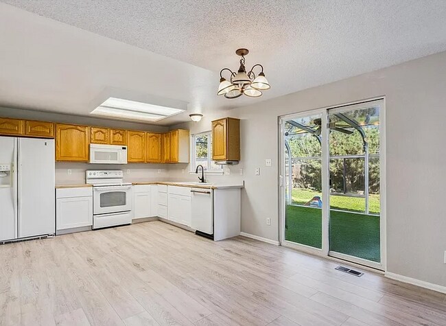 Building Photo - 5341 E 129th Way