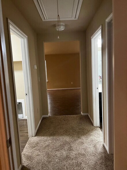 Building Photo - Room in House on Riparian Rd