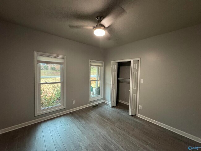 Building Photo - 2316 Little Cove Rd