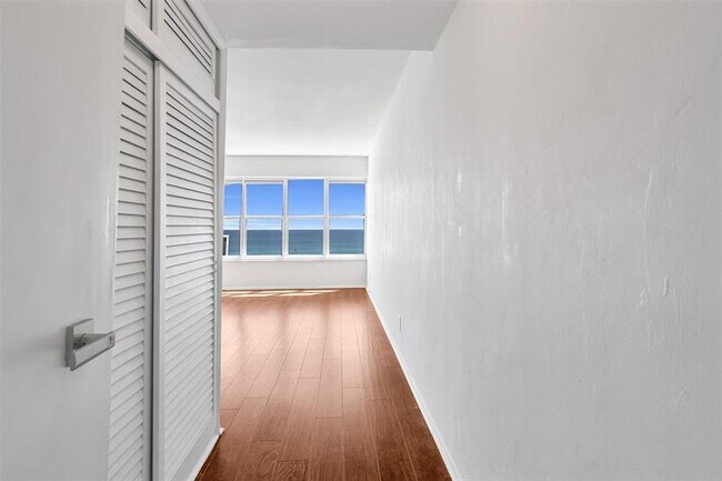 Building Photo - 3700 Galt Ocean Dr