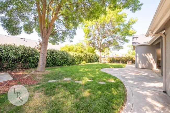 Building Photo - North West Fresno Modern/Updated Home, 3BR/2BA, Built 2004 - Lots of Amenities!