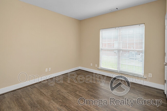 Building Photo - 252 Chesser Park Dr