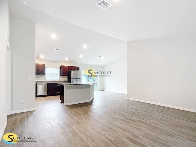 Building Photo - 9 Redwood Track Pass