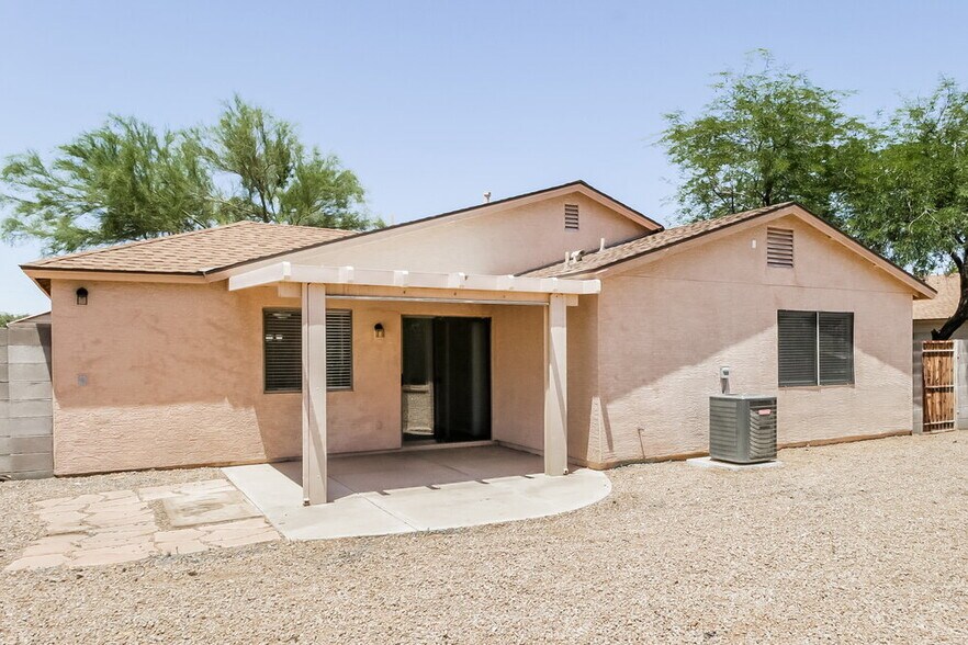 Building Photo - 1109 E Silversmith Trail