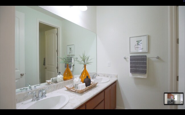 Building Photo - Home in Dublin Available!