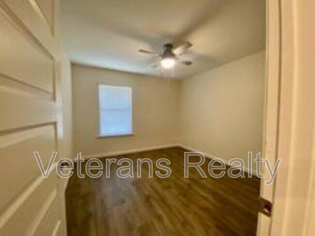 Building Photo - 8 Periwinkle Ln