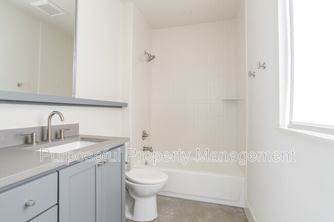 Building Photo - 934 Hangar Dr