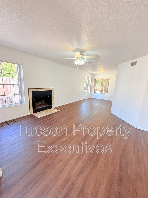 Building Photo - 9472 N Albatross Dr