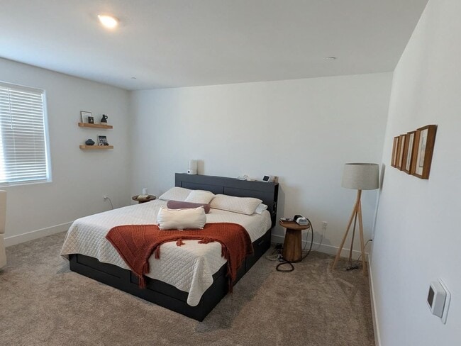 Building Photo - Beautiful and Spacious 4BR 3BA Home in Roseville