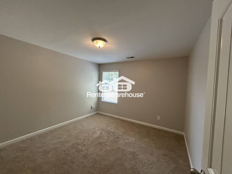 Building Photo - 665 Waterstone Dr