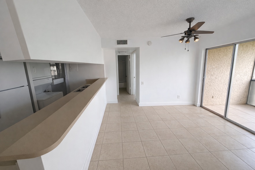 Building Photo - 5332 NE 6th Ave