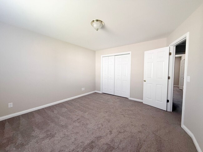 Building Photo - 42 Eastgate Cir