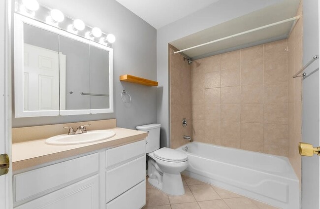 Building Photo - Modern & Spacious Rental Unit Available