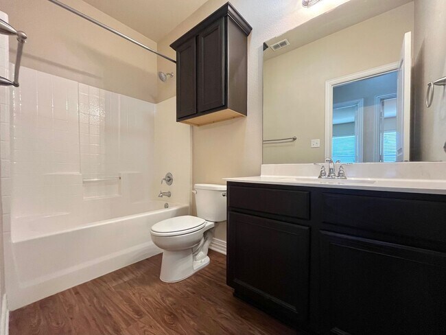 Building Photo - 319 Princess Place