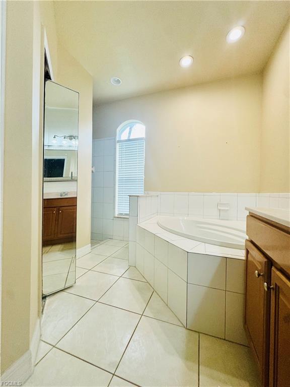 Building Photo - 7930 Sandelwood Cir W