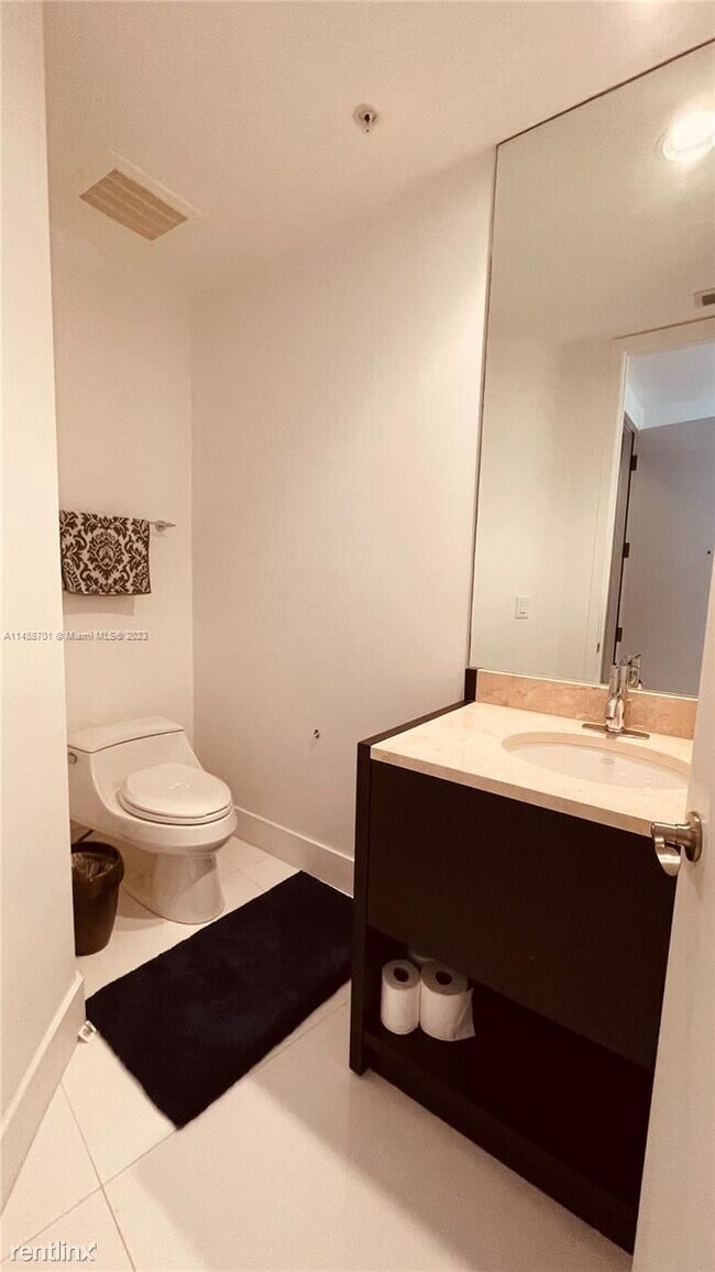 Building Photo - 2 br, 2.5 bath Condo - 18201 Collins Ave A...