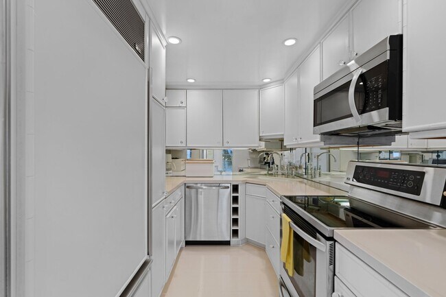 Building Photo - 2800 N Flagler Dr