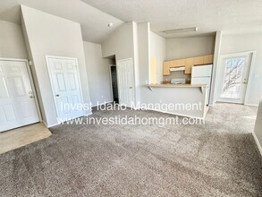 Building Photo - Avenger Lane