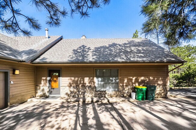 Building Photo - 21648 Mountsfield Dr