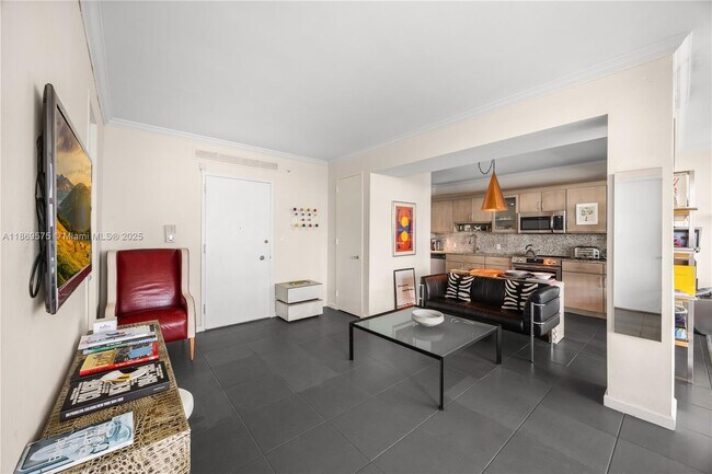 Building Photo - 5055 Collins Ave