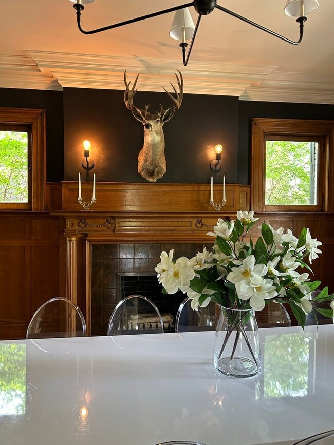 Building Photo - 6 Bed/2.5 Bathroom house in Provo!