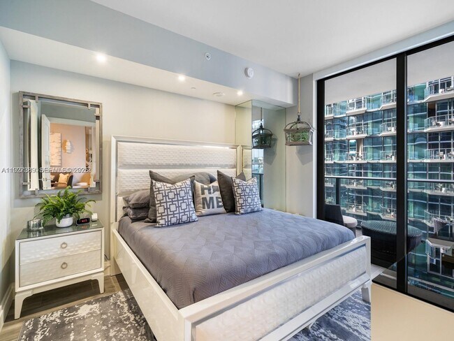 Building Photo - 801 S Miami Ave