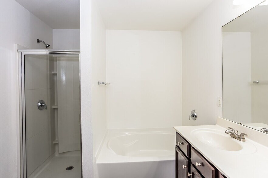Building Photo - 4822 Abercromby St