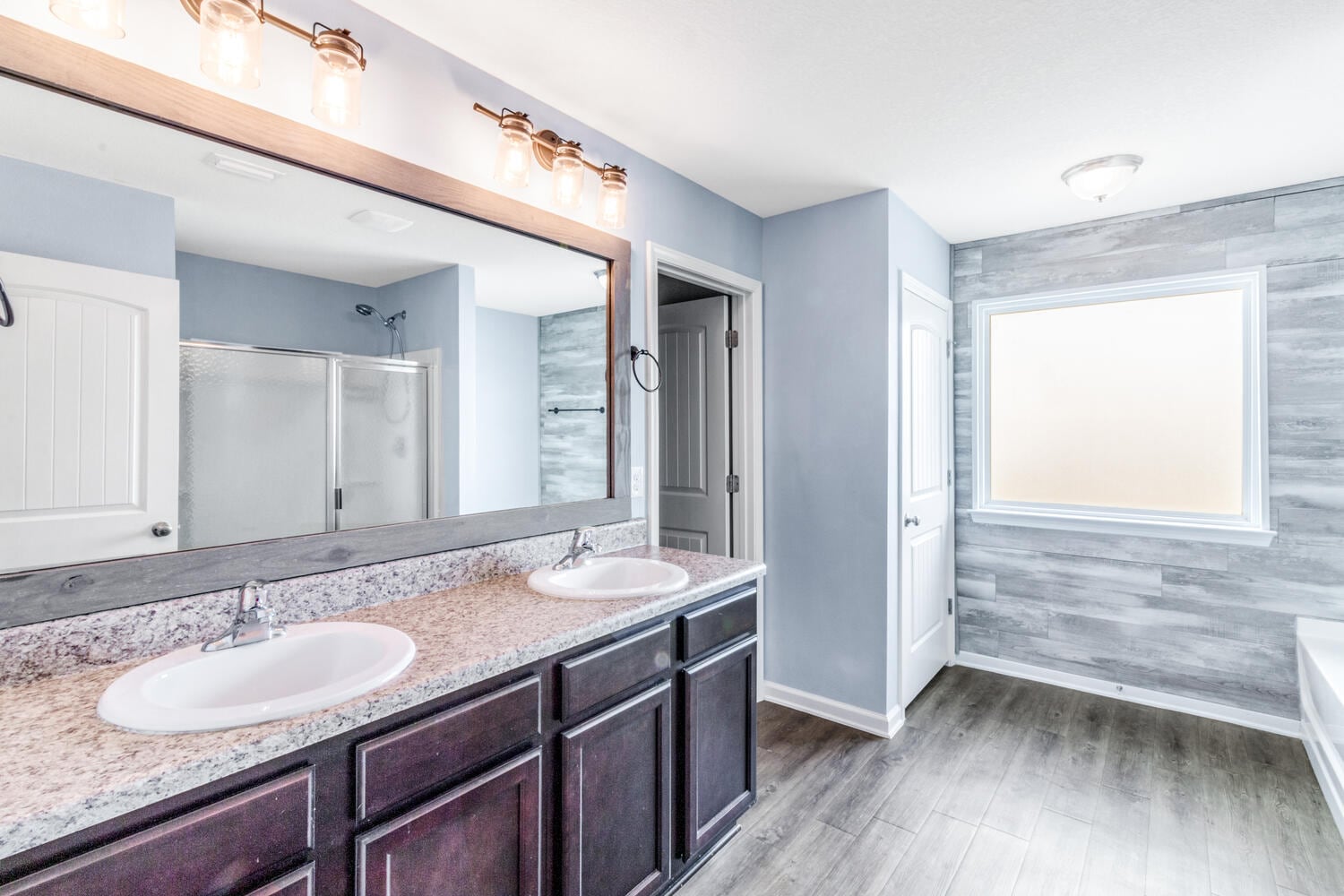 Master Bathroom - 4615 Plover Dr