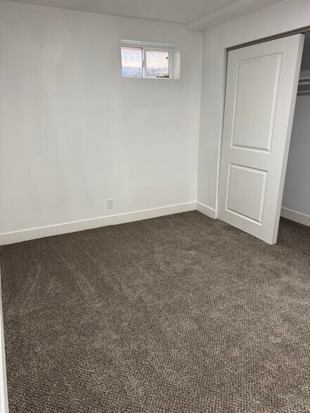 Building Photo - 883 E Sego Lily Dr