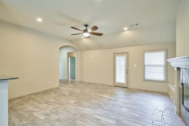 Building Photo - 13613 Vail Dr